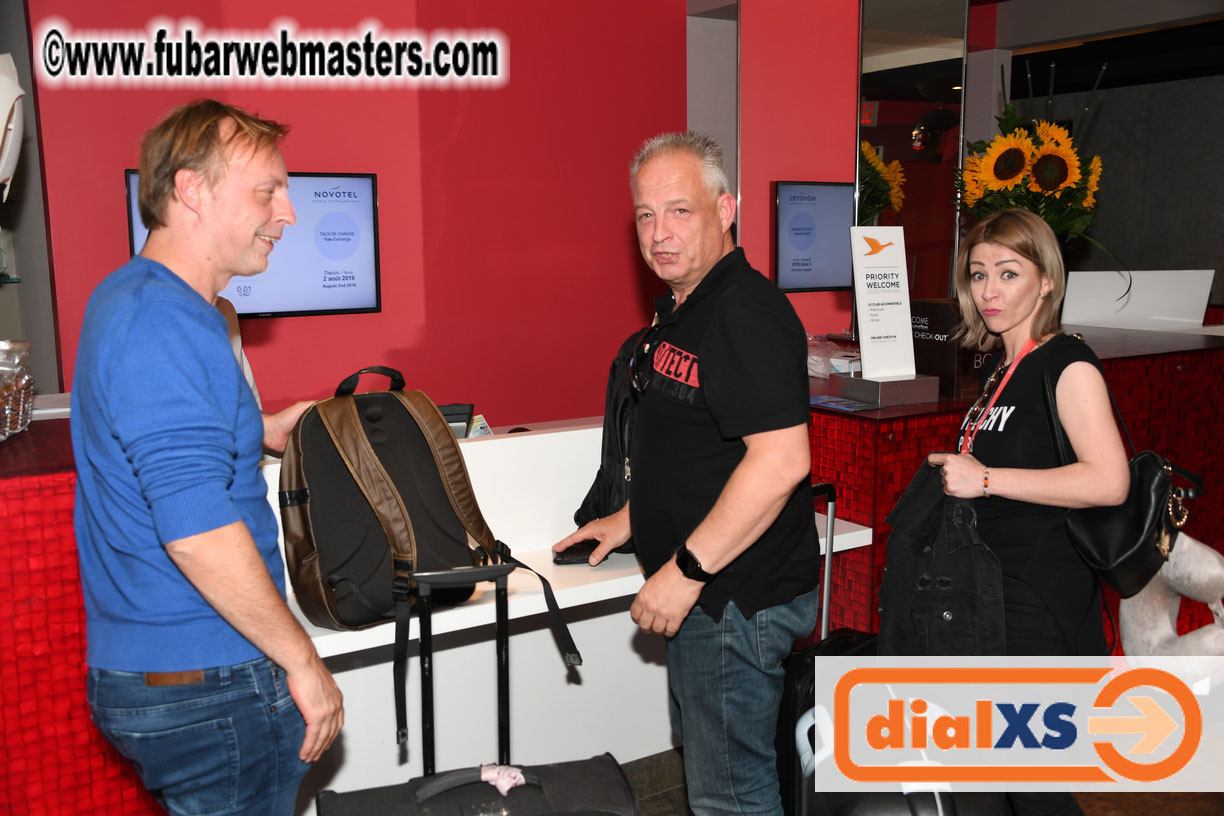 Monday Night Gathering of the Early Arrivals