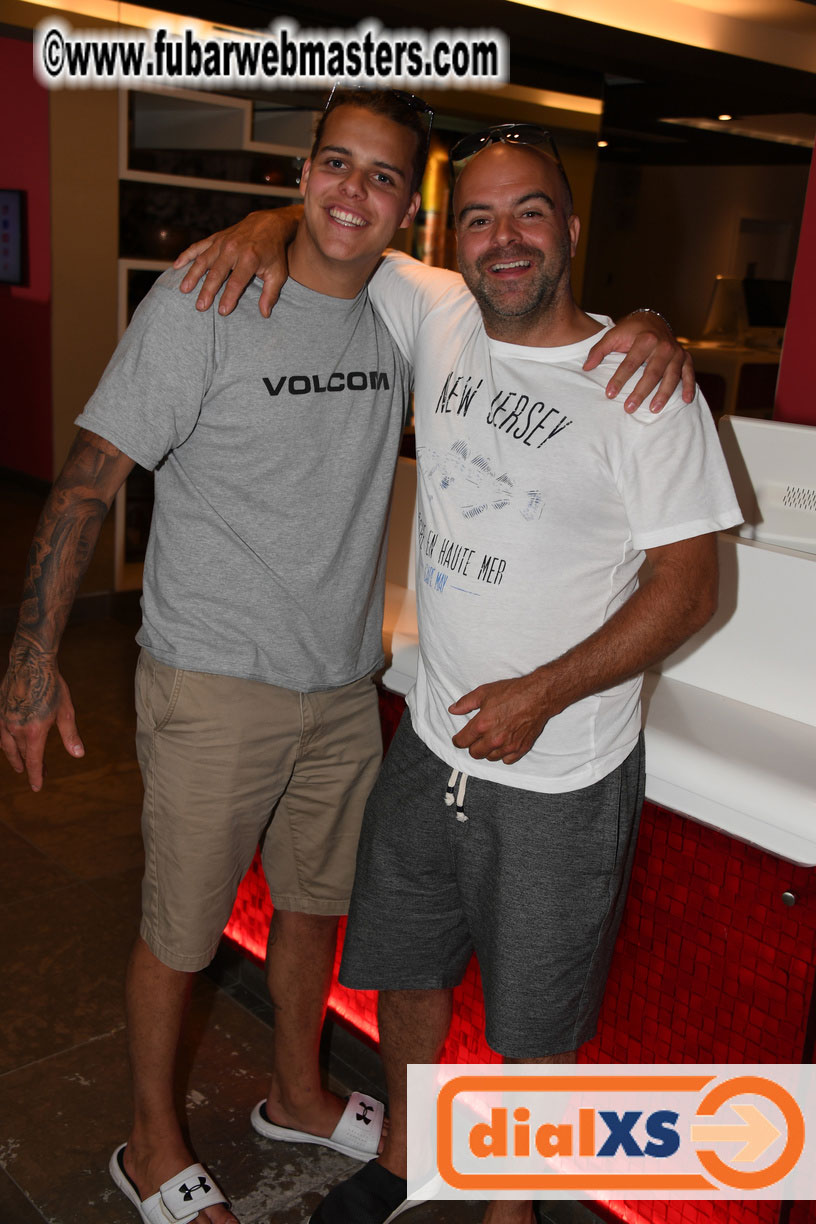 Monday Night Gathering of the Early Arrivals