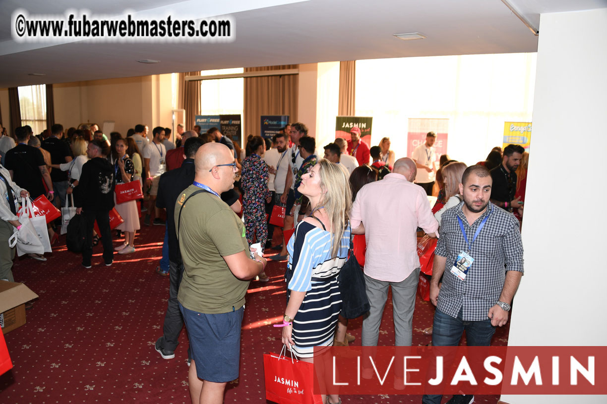 AWSUMMIT??s Meet Market