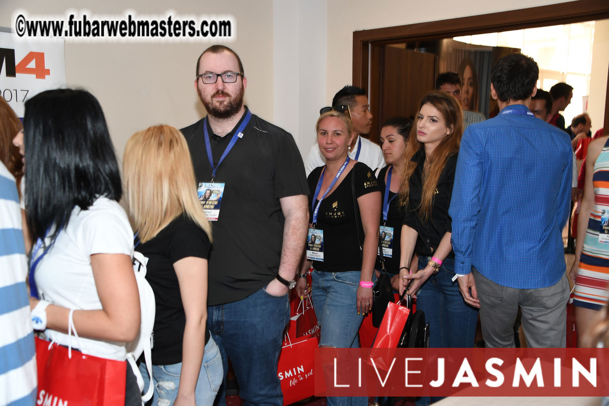 AWSUMMIT??s Meet Market