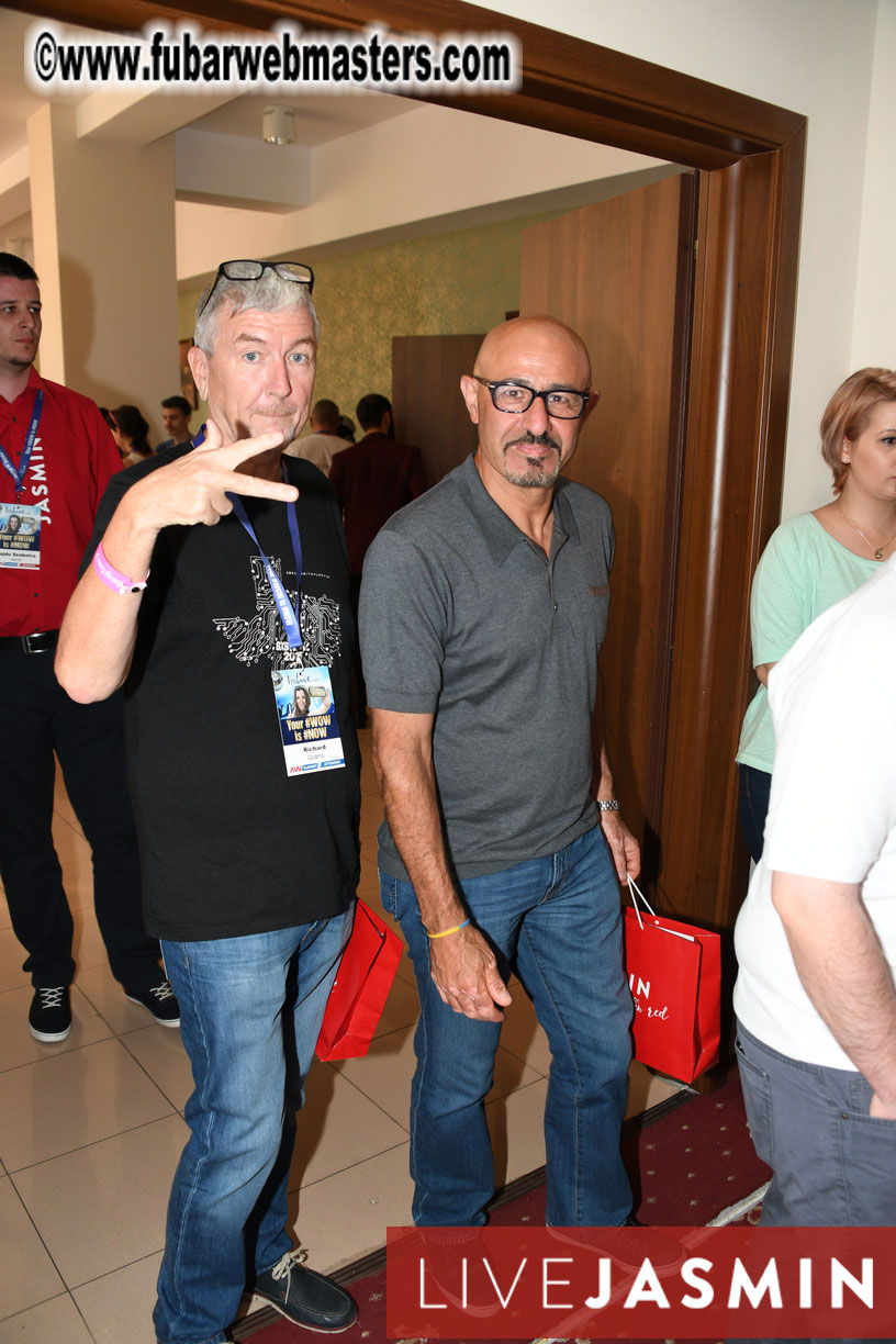 AWSUMMIT??s Meet Market