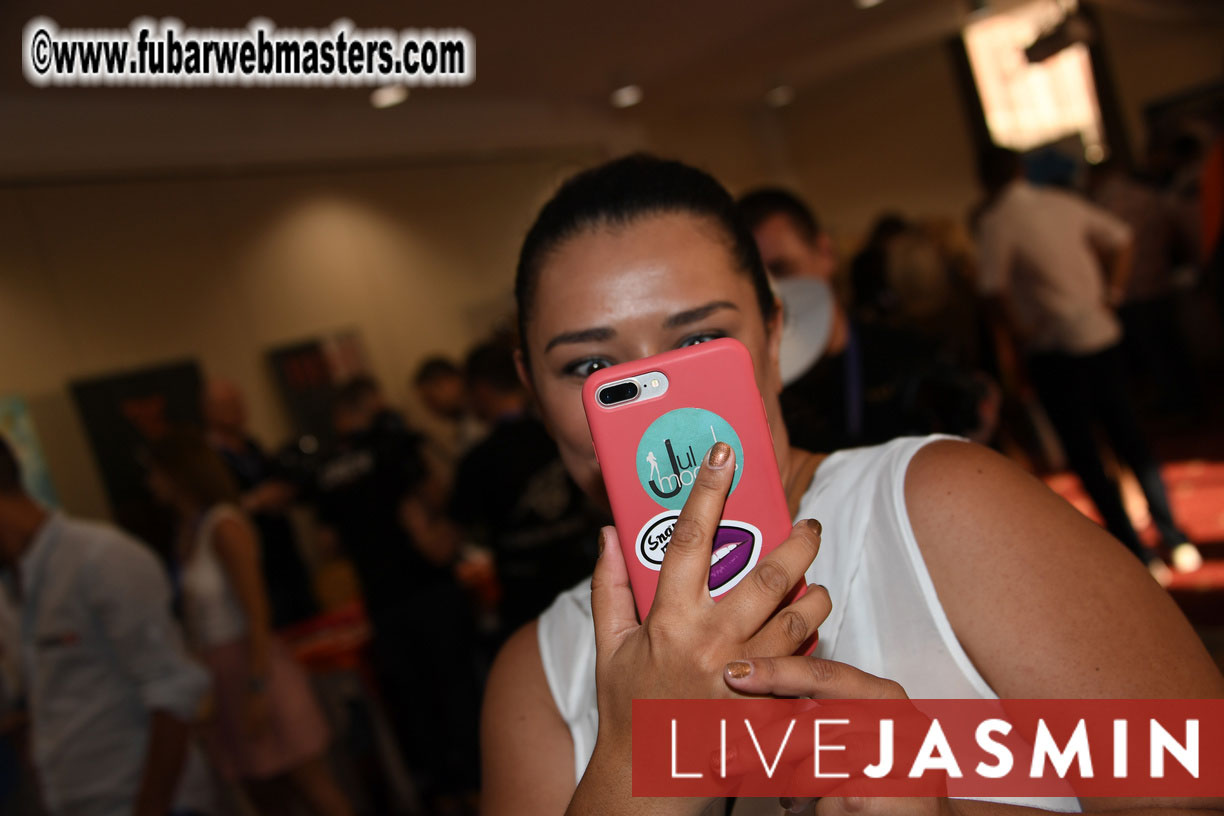 AWSUMMIT??s Meet Market