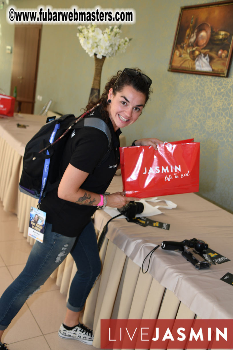 AWSUMMIT??s Meet Market