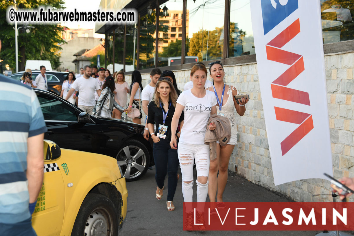 SkyPrivate??s Mix and Mingle Welcome Dinner