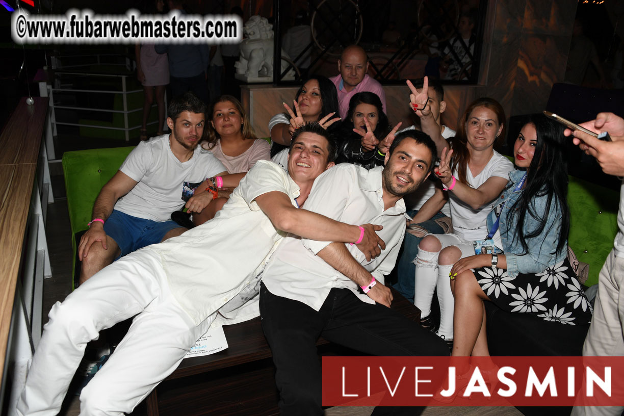 FreeWebCams White Party