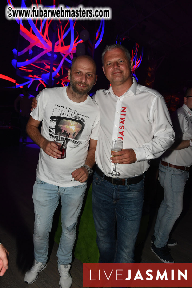 FreeWebCams White Party