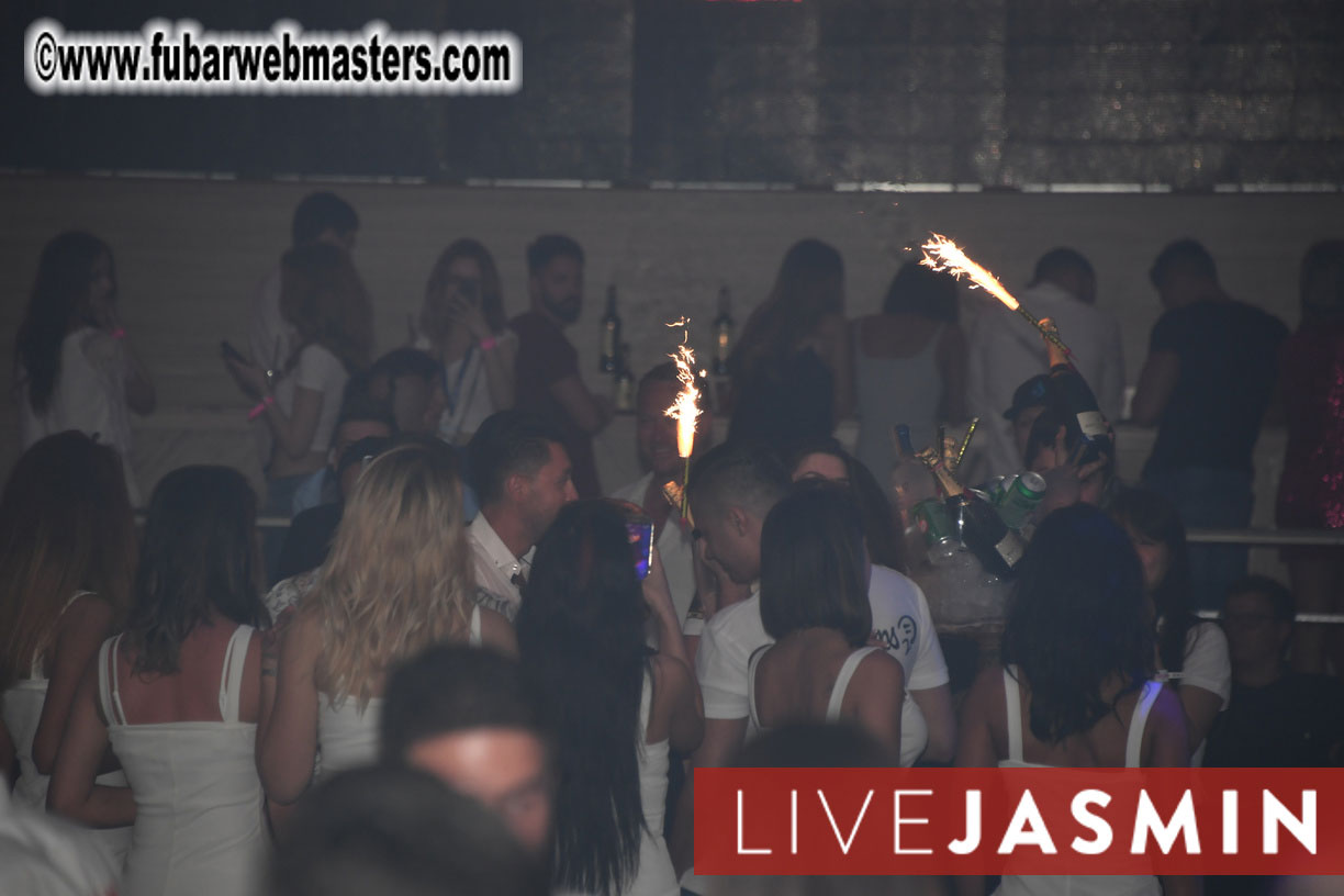 FreeWebCams White Party