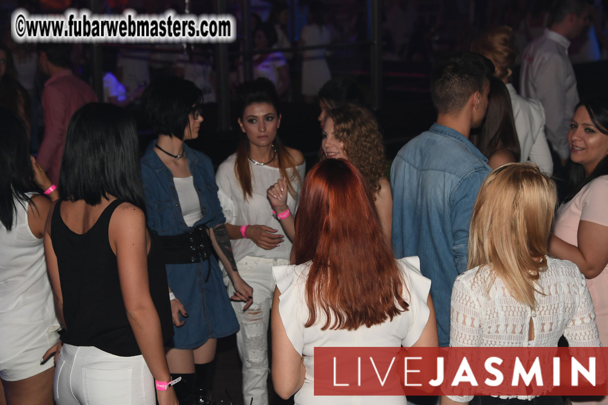 FreeWebCams White Party