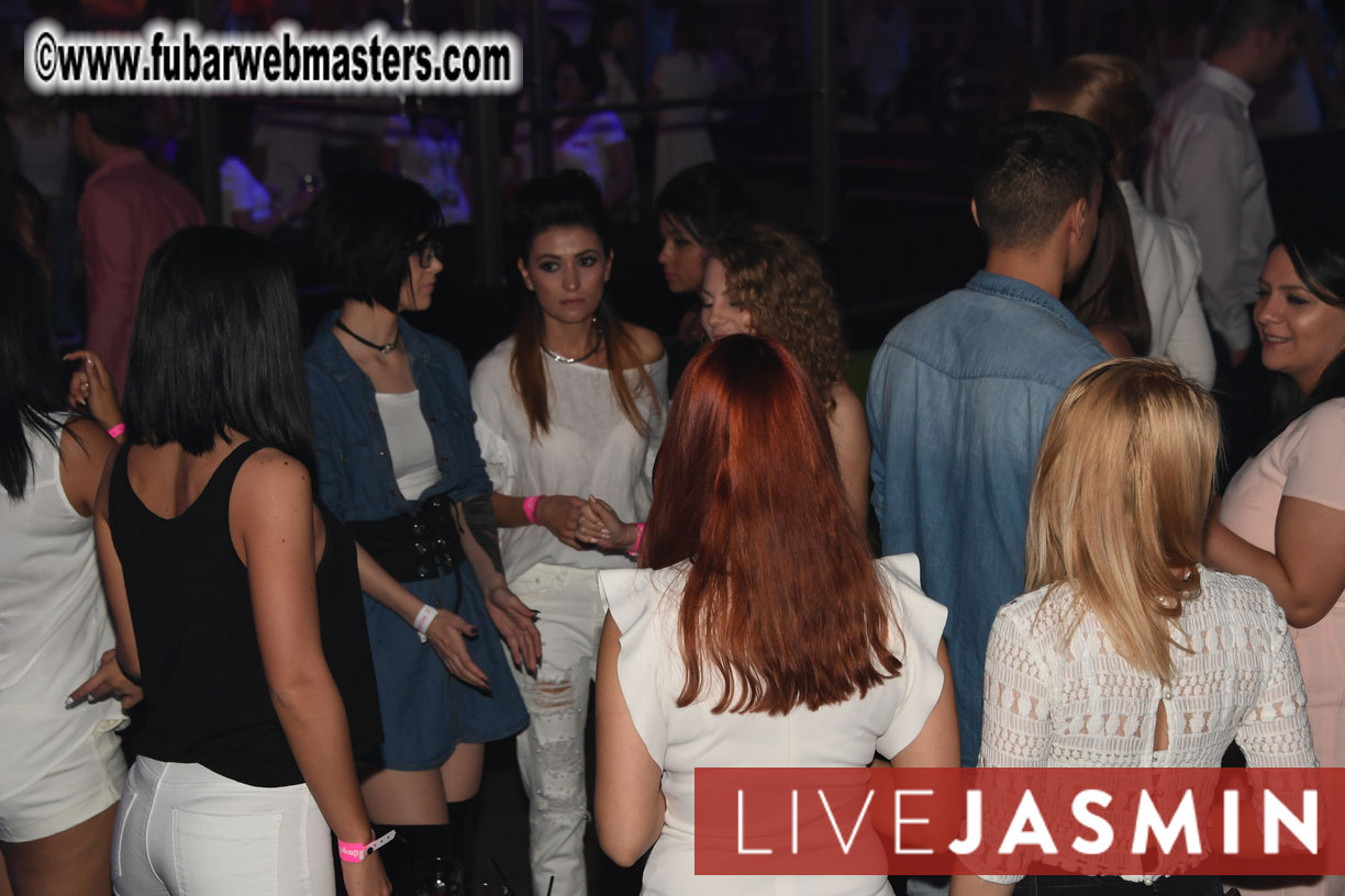 FreeWebCams White Party