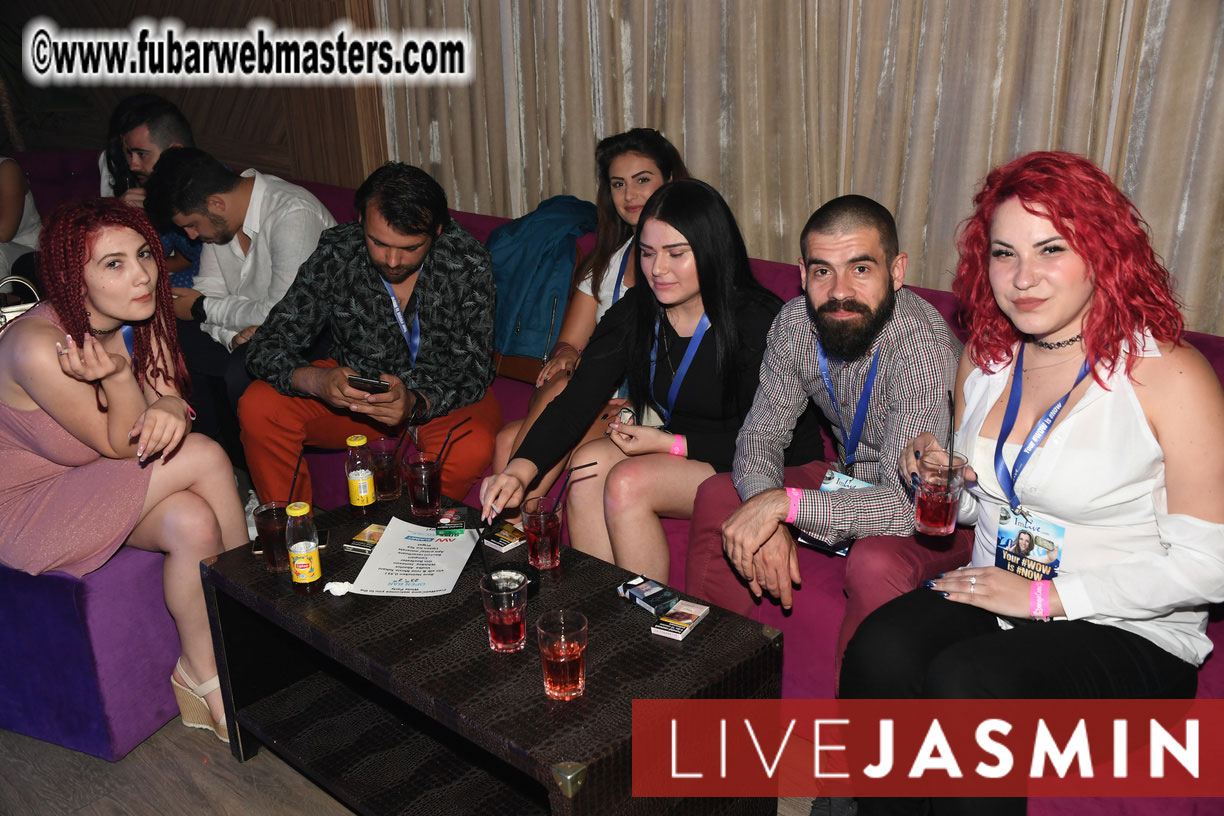 FreeWebCams White Party