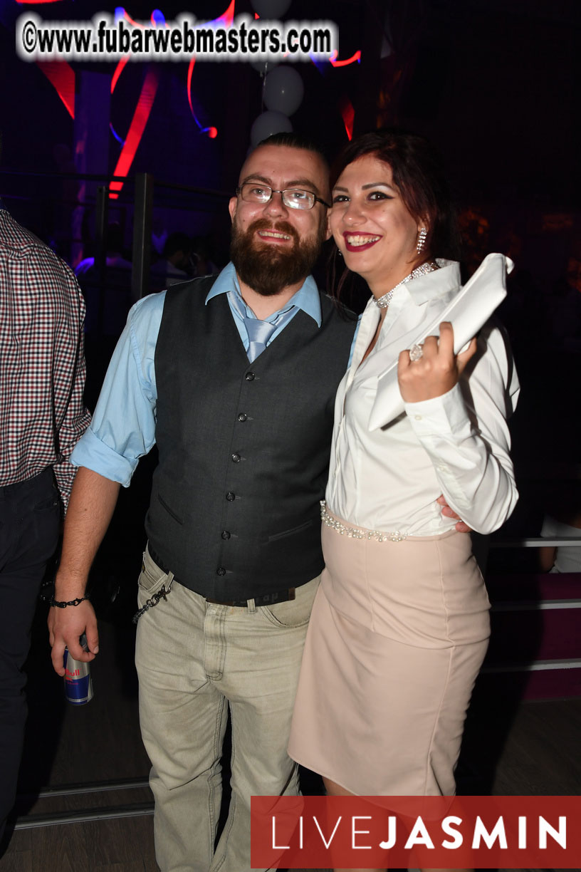 FreeWebCams White Party