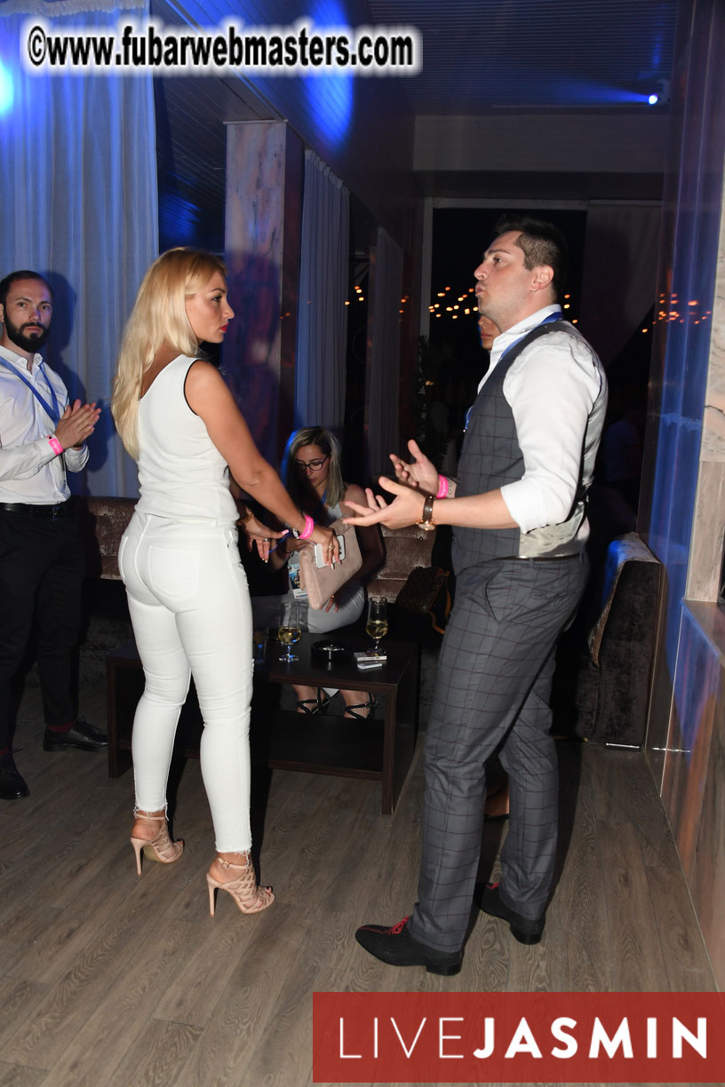 FreeWebCams White Party