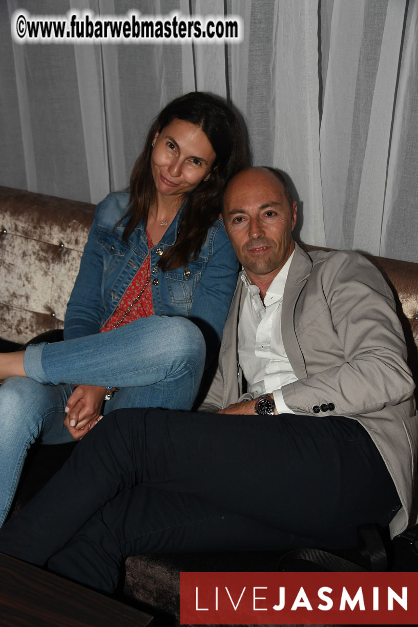 FreeWebCams White Party