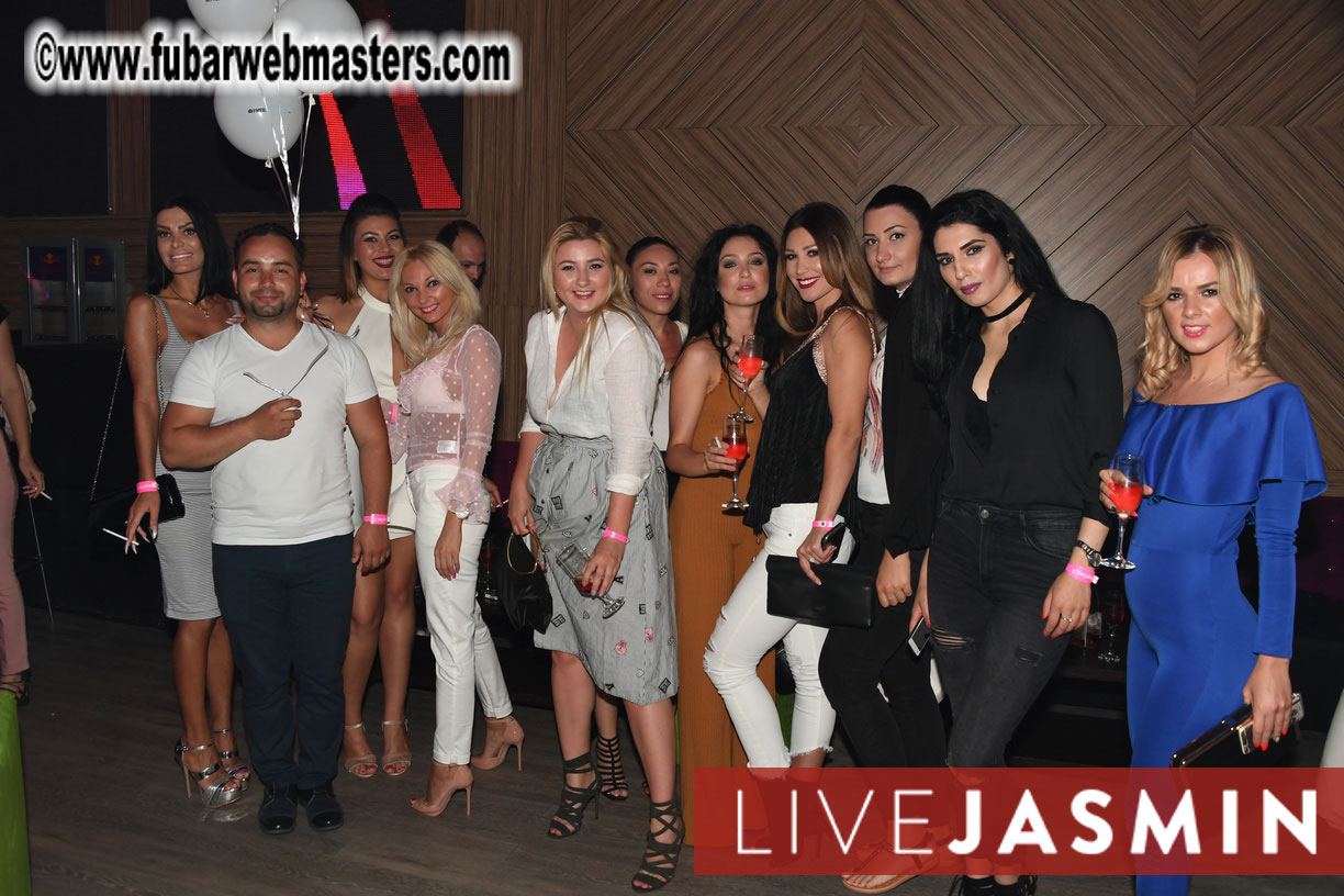 FreeWebCams White Party