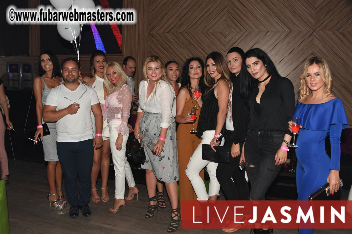 FreeWebCams White Party