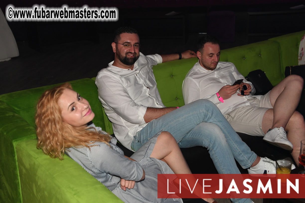 FreeWebCams White Party