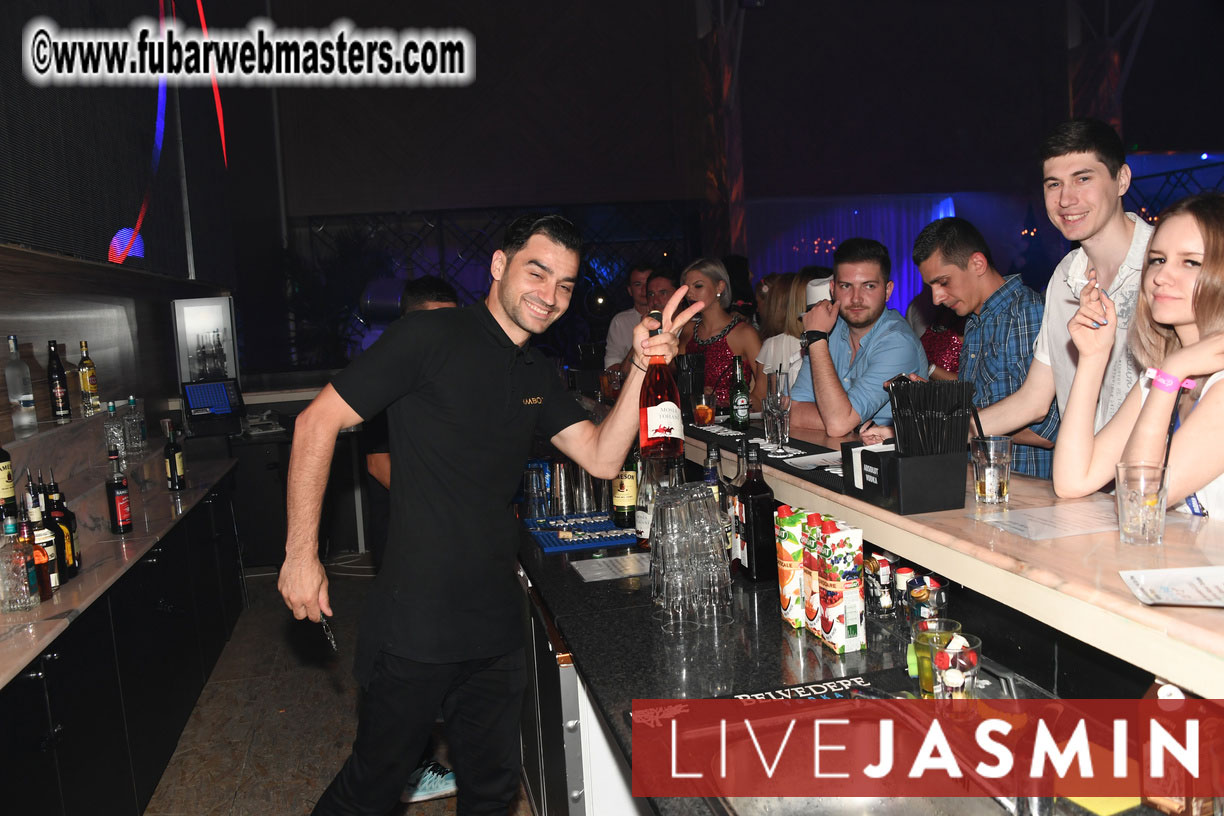 FreeWebCams White Party