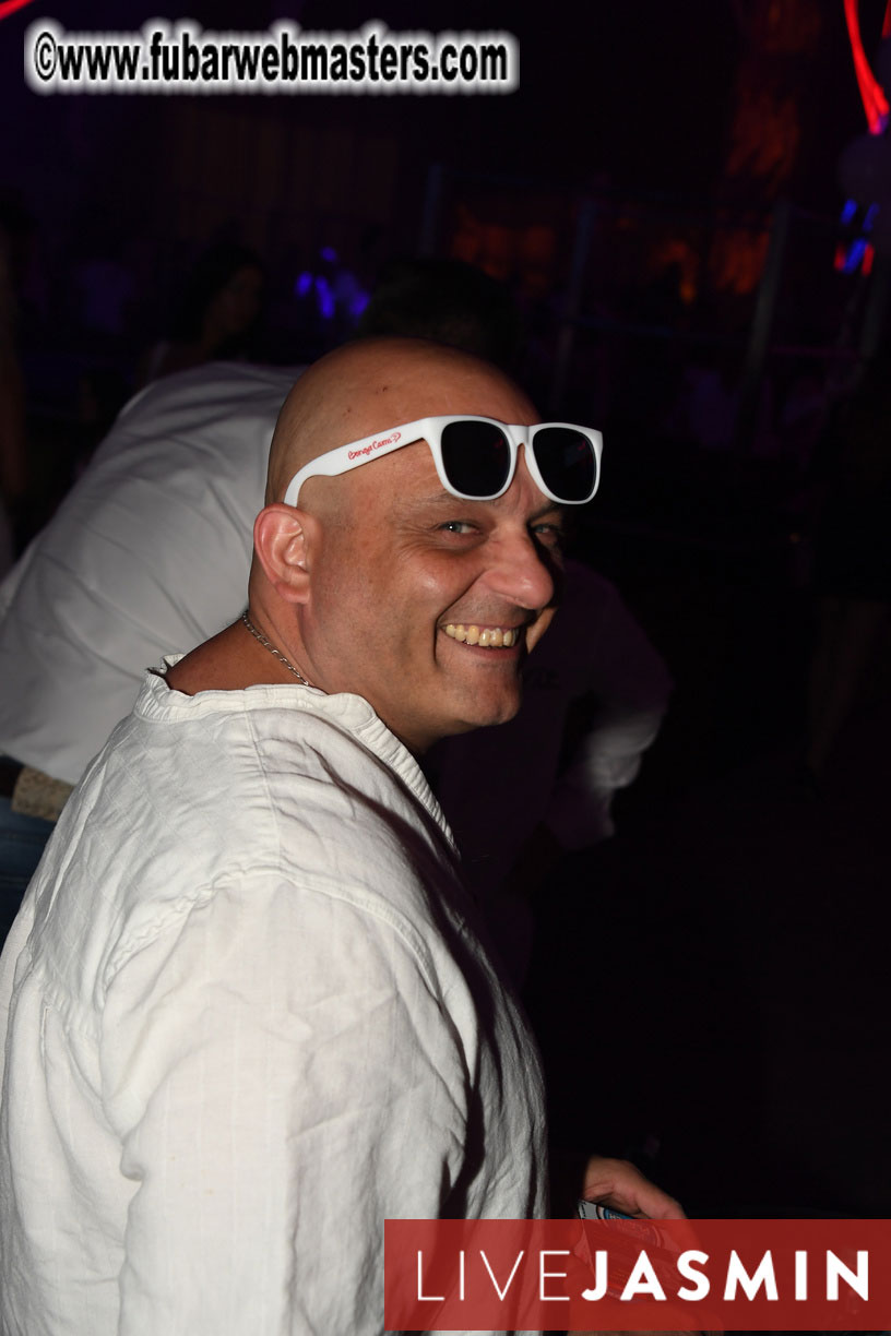 FreeWebCams White Party