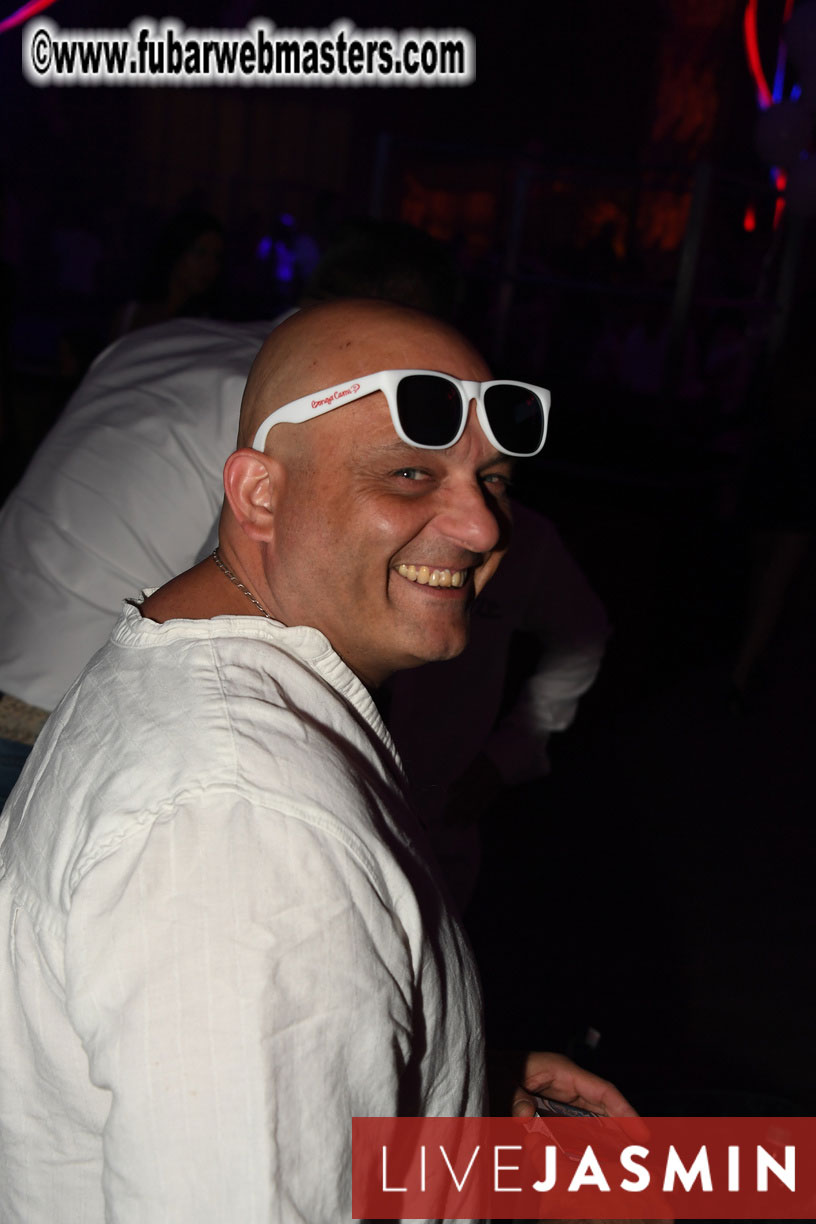 FreeWebCams White Party