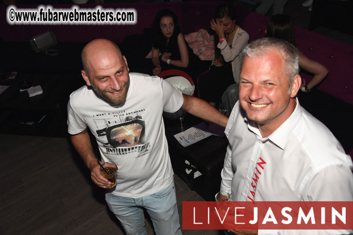 FreeWebCams White Party