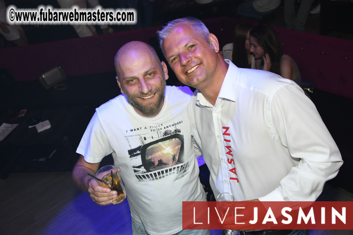 FreeWebCams White Party