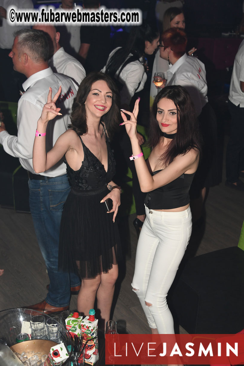 FreeWebCams White Party