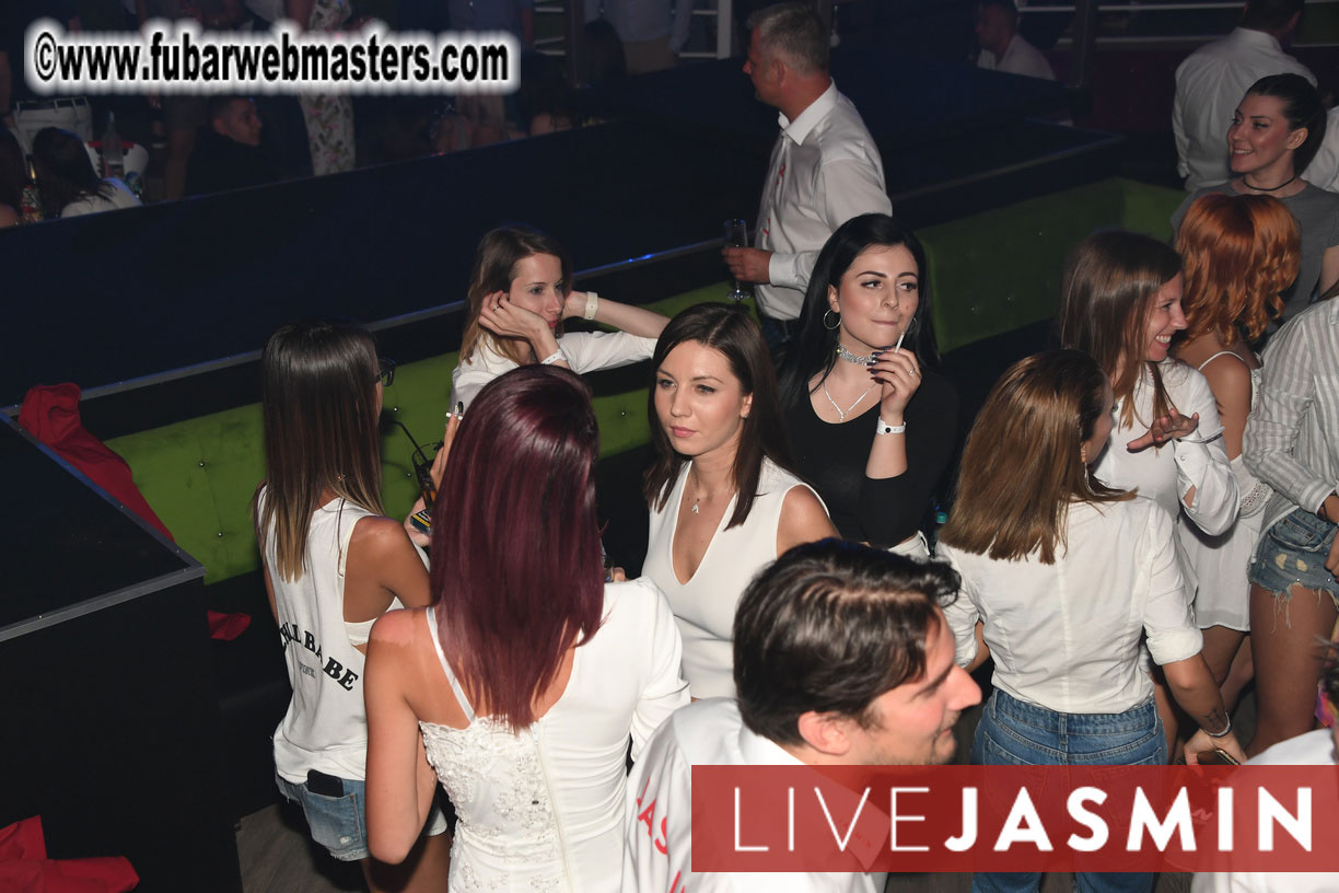 FreeWebCams White Party