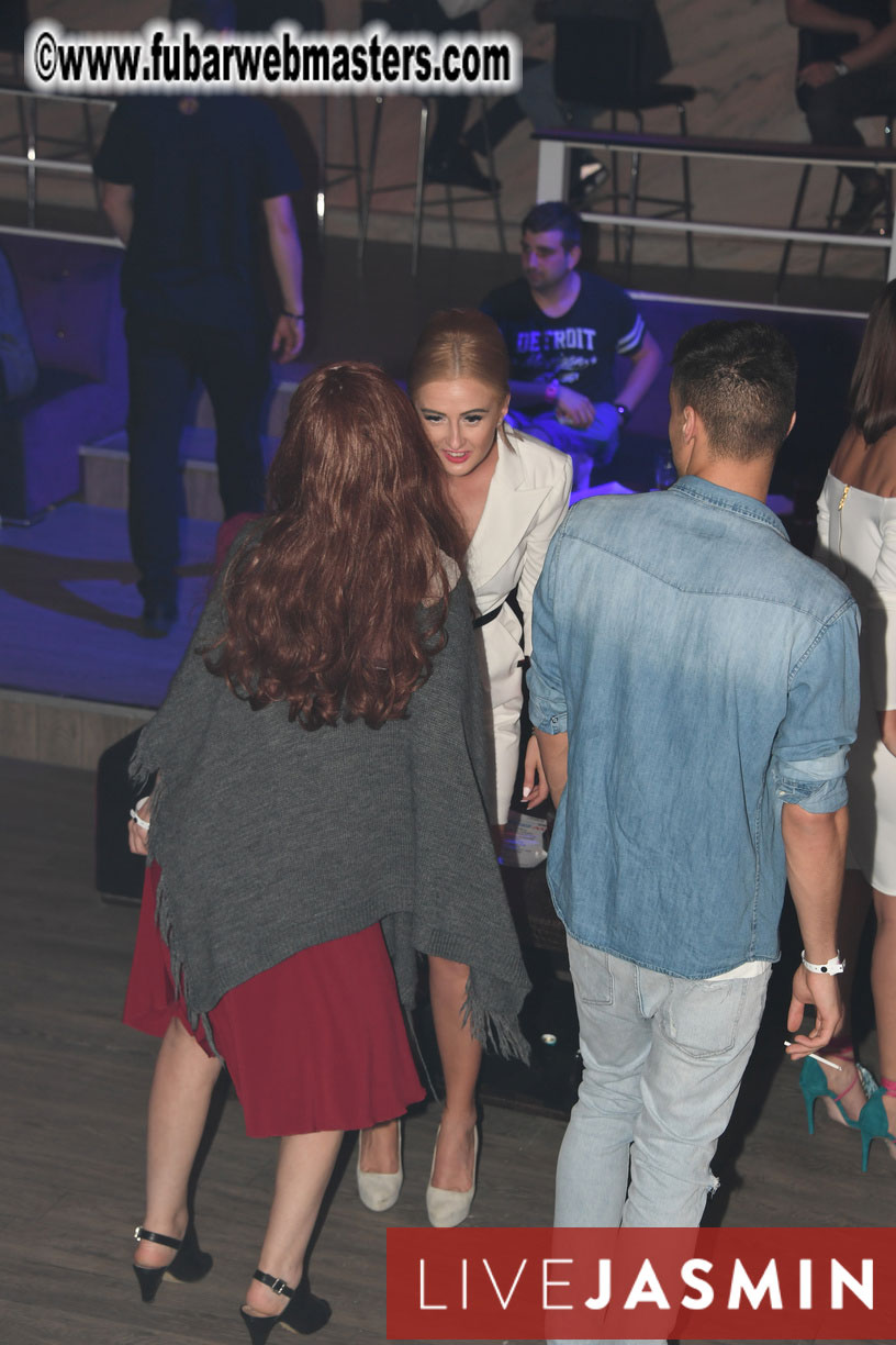 FreeWebCams White Party