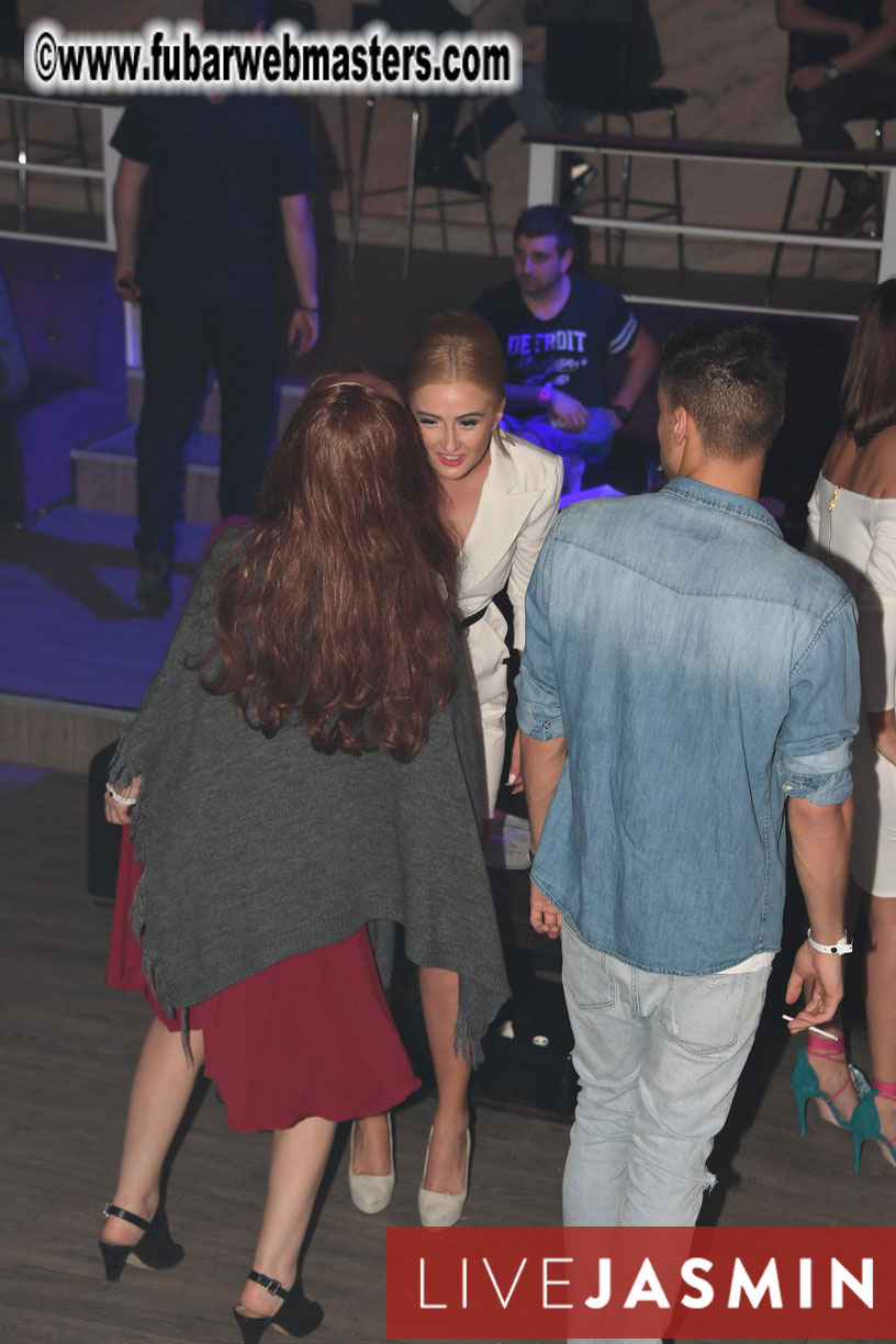 FreeWebCams White Party