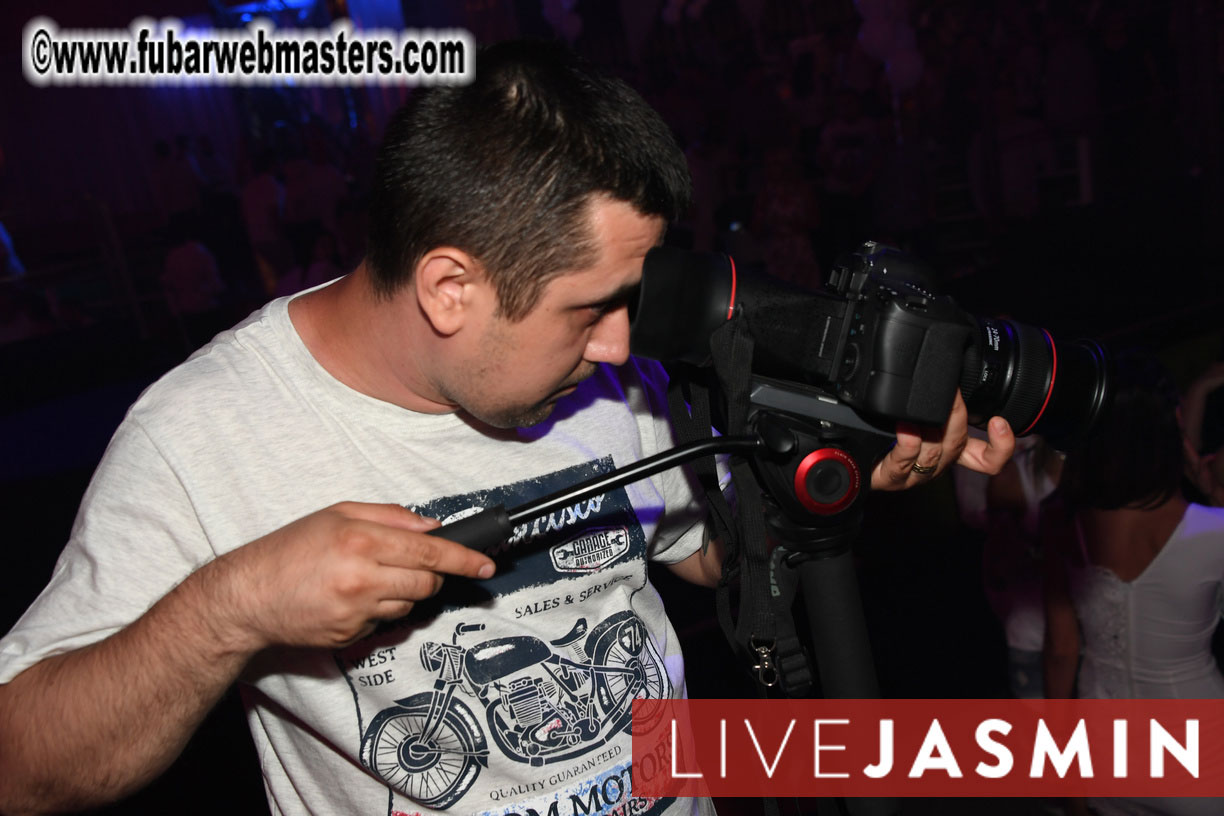 FreeWebCams White Party