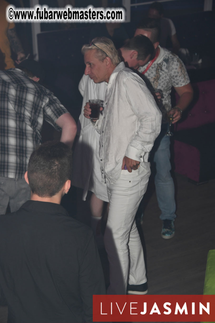 FreeWebCams White Party