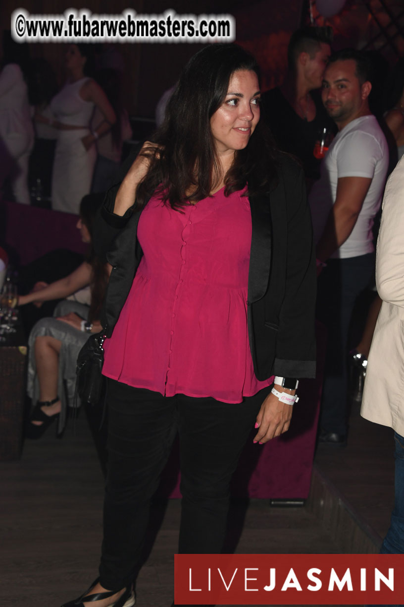 FreeWebCams White Party