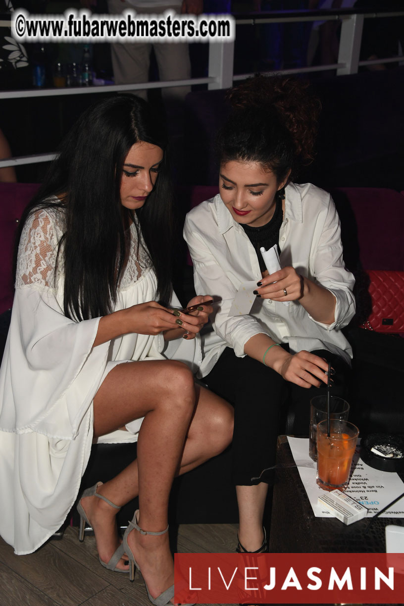 FreeWebCams White Party