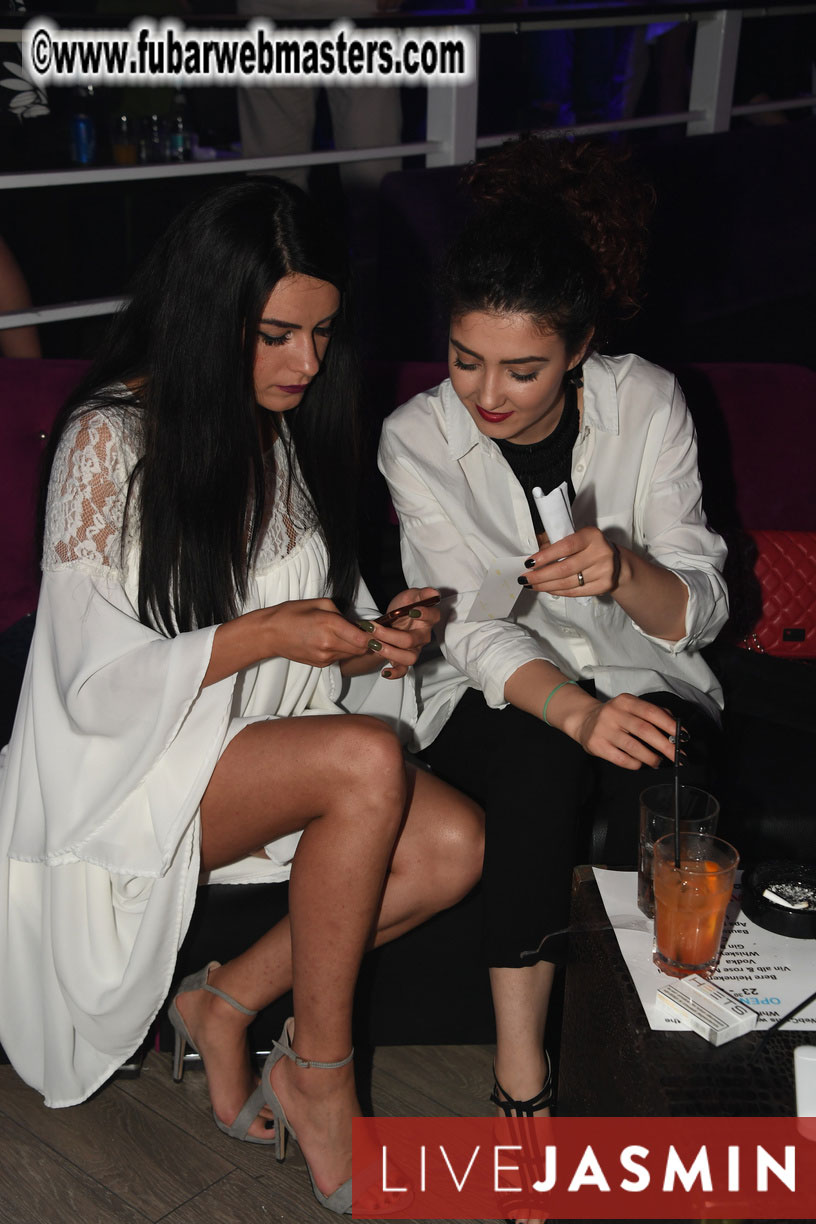 FreeWebCams White Party