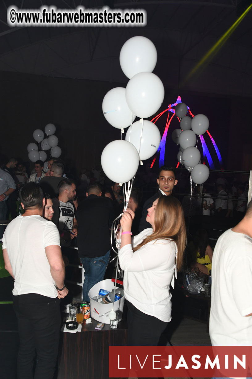 FreeWebCams White Party