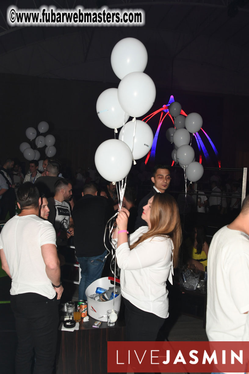 FreeWebCams White Party