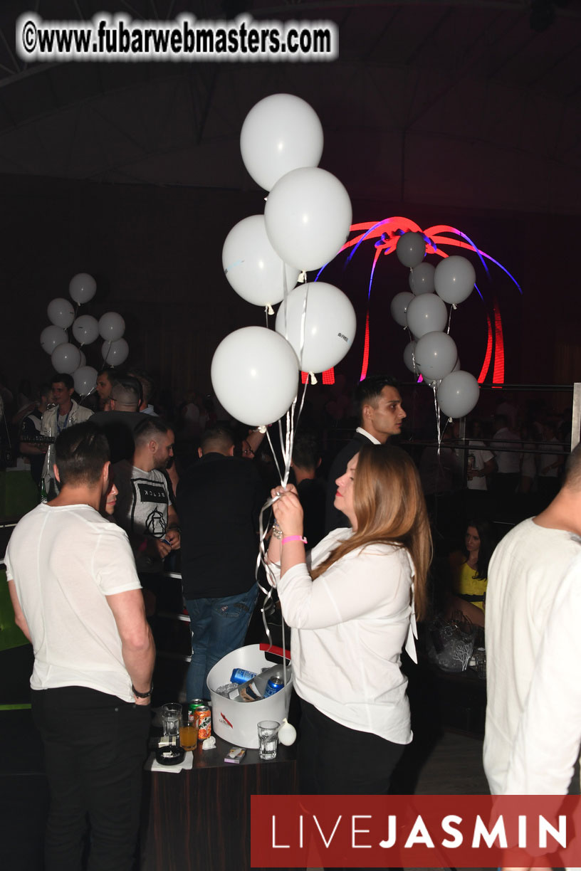 FreeWebCams White Party