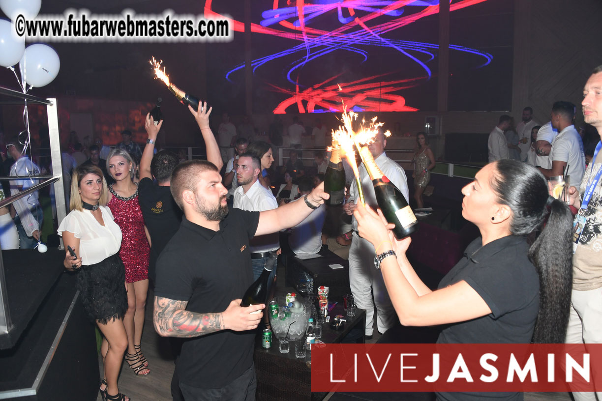 FreeWebCams White Party