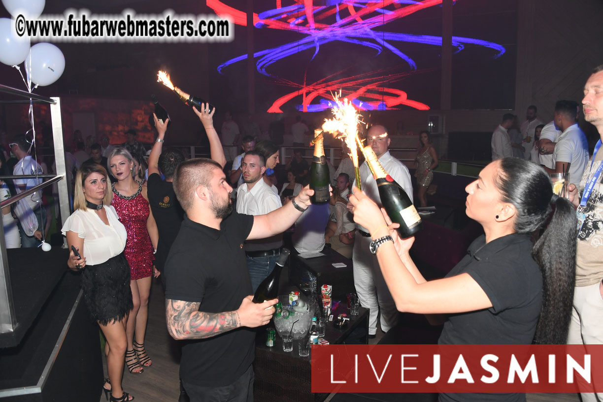 FreeWebCams White Party