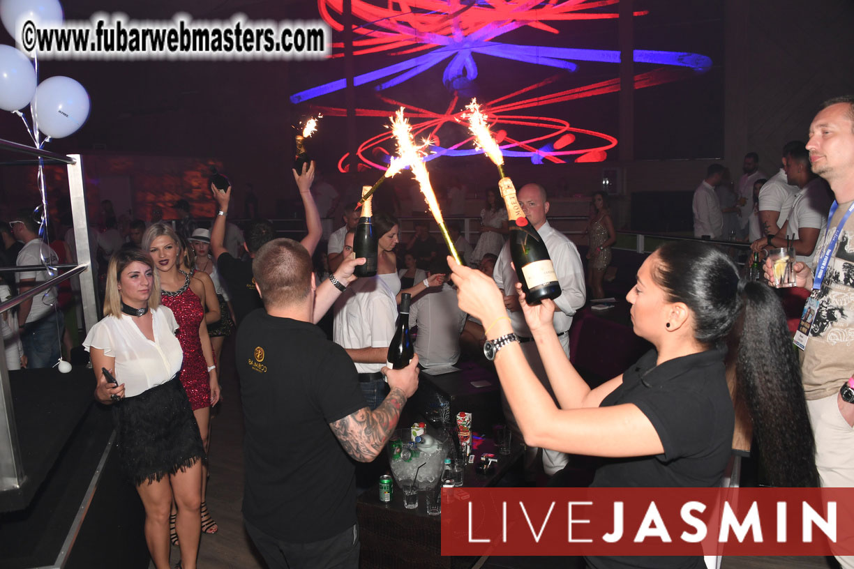 FreeWebCams White Party