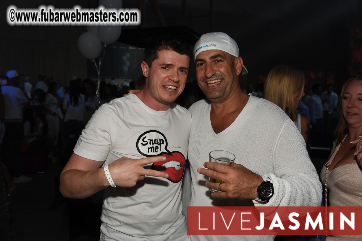 FreeWebCams White Party