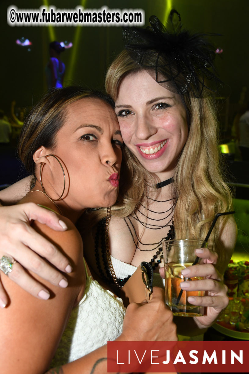 FreeWebCams White Party