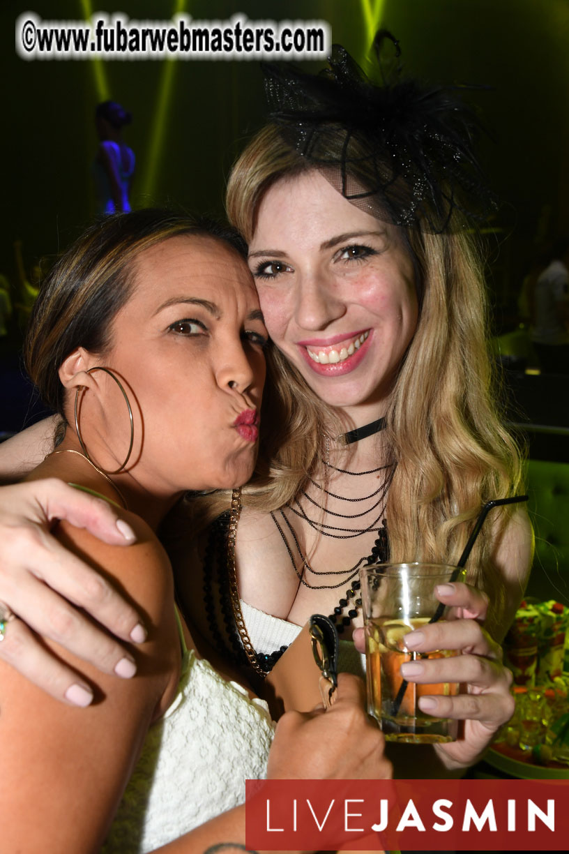 FreeWebCams White Party