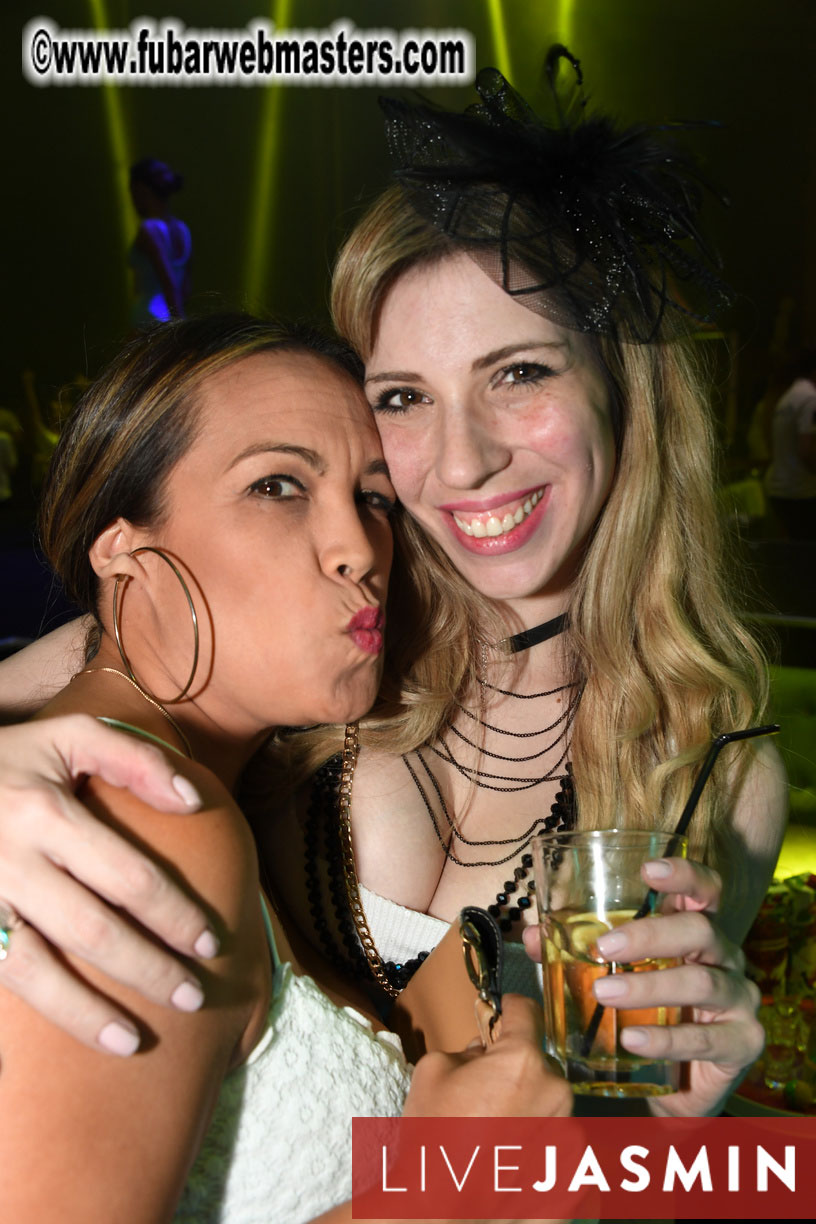 FreeWebCams White Party