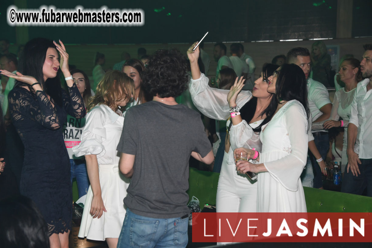 FreeWebCams White Party