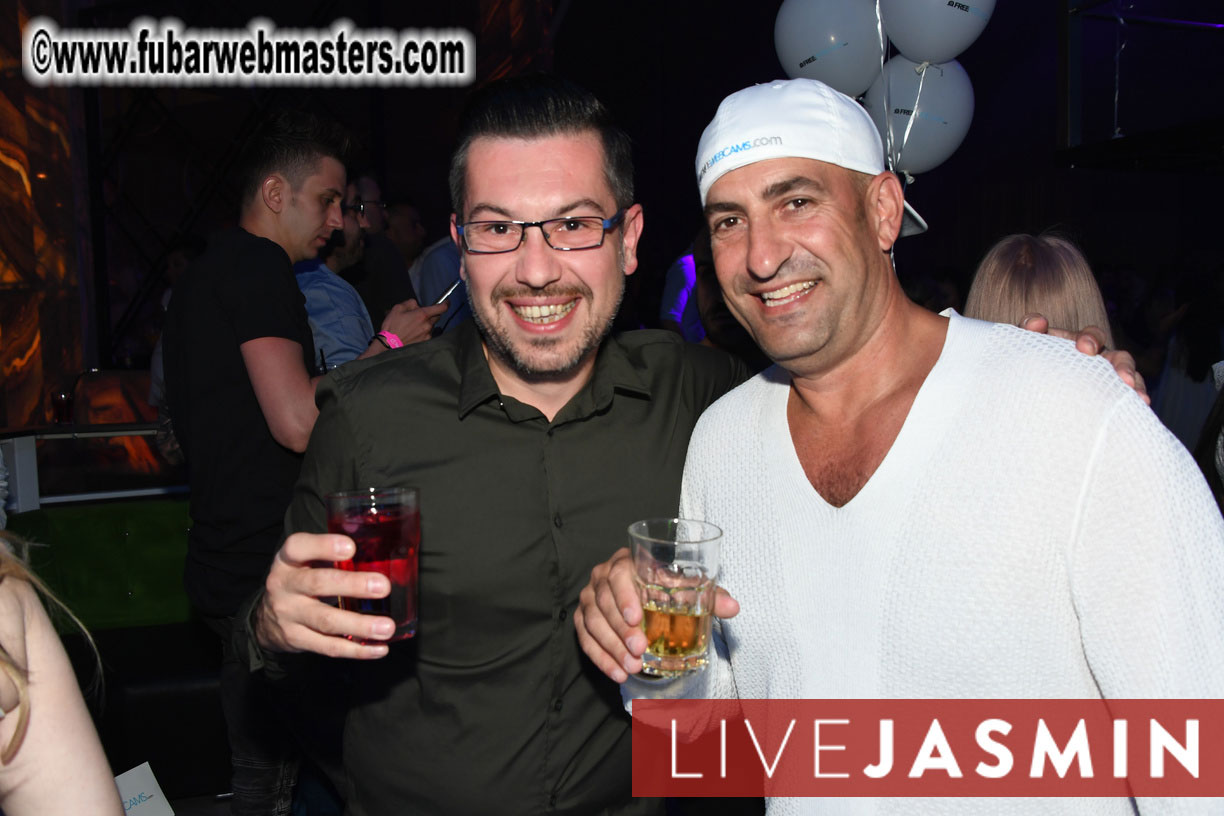 FreeWebCams White Party