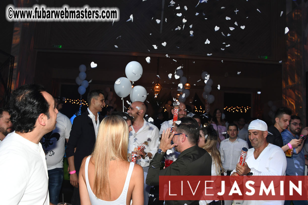 FreeWebCams White Party