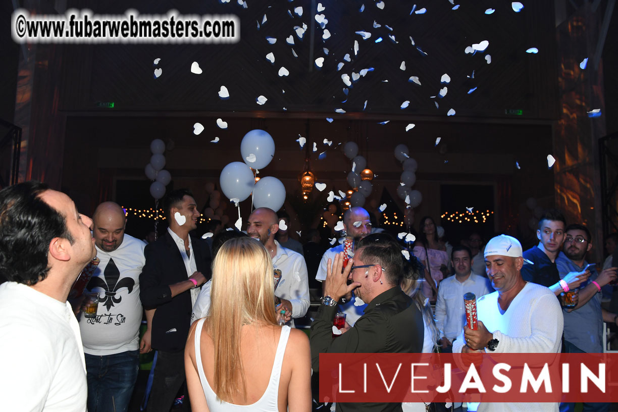 FreeWebCams White Party