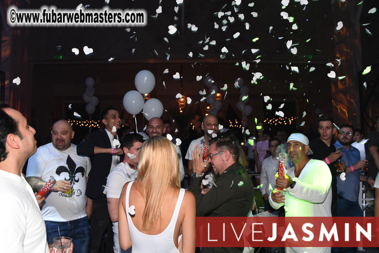 FreeWebCams White Party