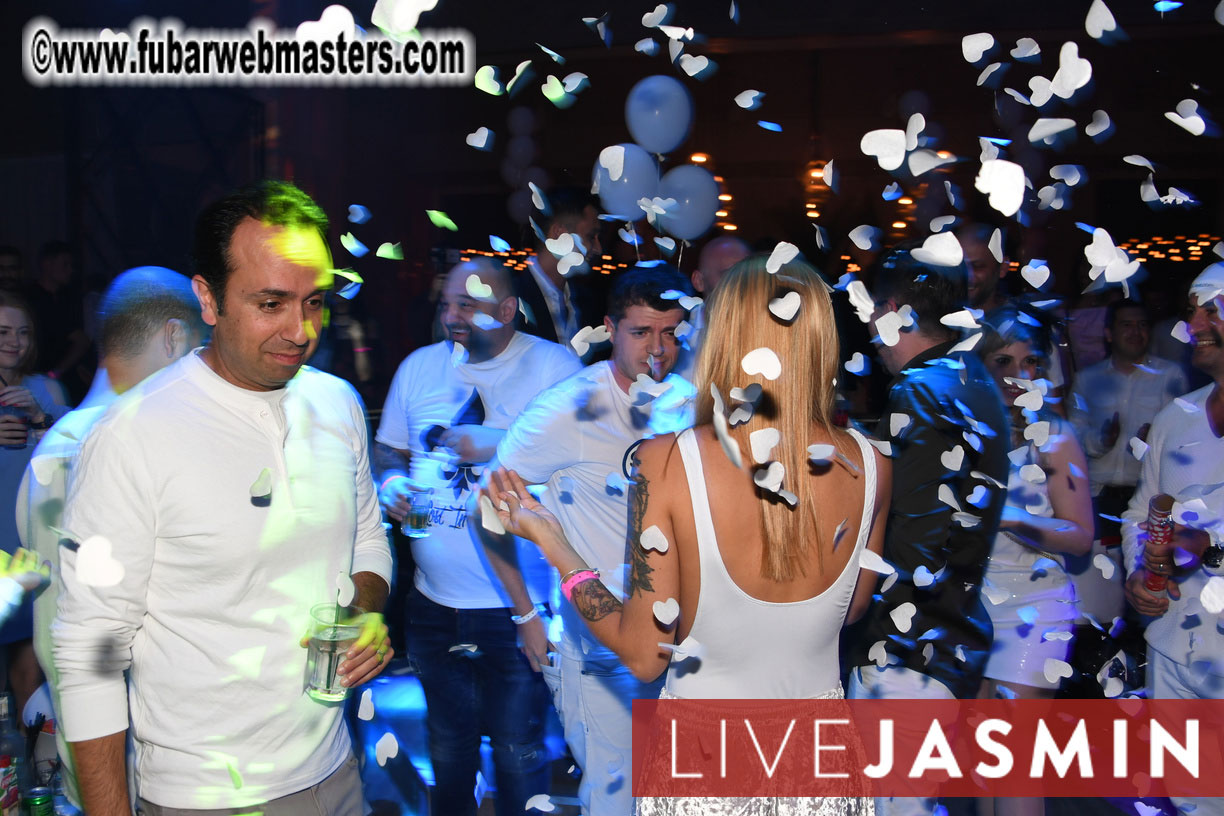 FreeWebCams White Party